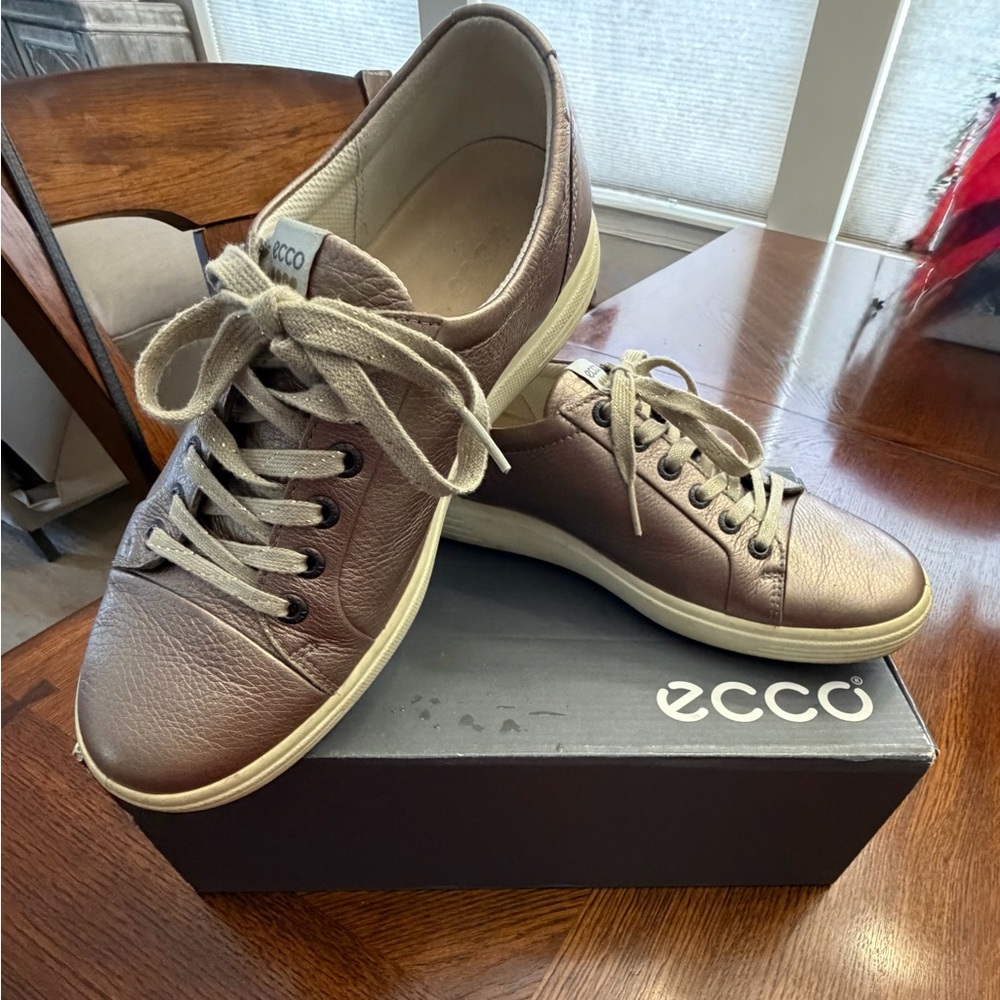 Ecco Women's Tan Leather Sneakers /Golf hybrid sneaker